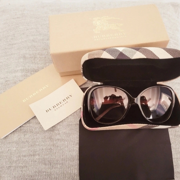 Authetic Burberry Women's Sunglasses - Picture 1 of 3